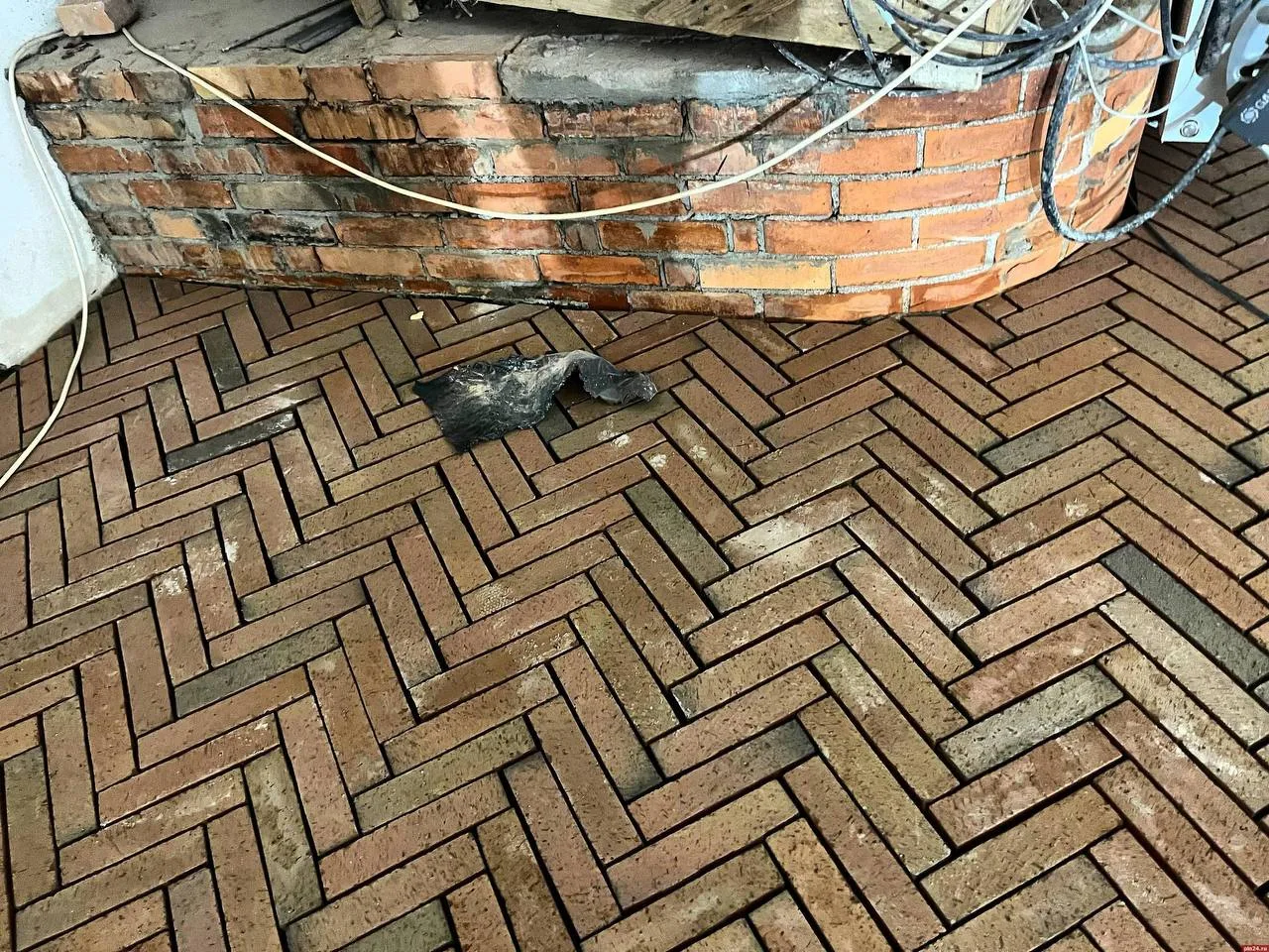 Устройство полов завершилось в церквях ансамбля Псково-Печерского монастыря