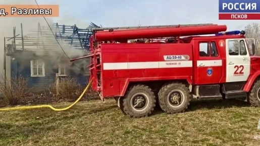 Семь ландшафтных и четыре техногенных пожара потушили пожарные за минувшие сутки