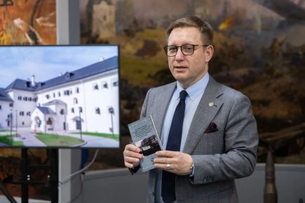 В Пскове представили уникальное издание об истории выборов в России