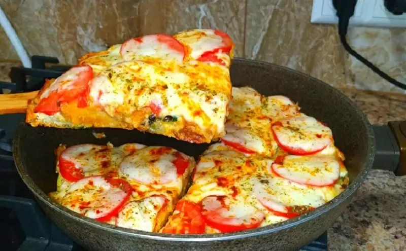 Пицца на сковороде за 5 минут: быстро и вкусно для всей семьи