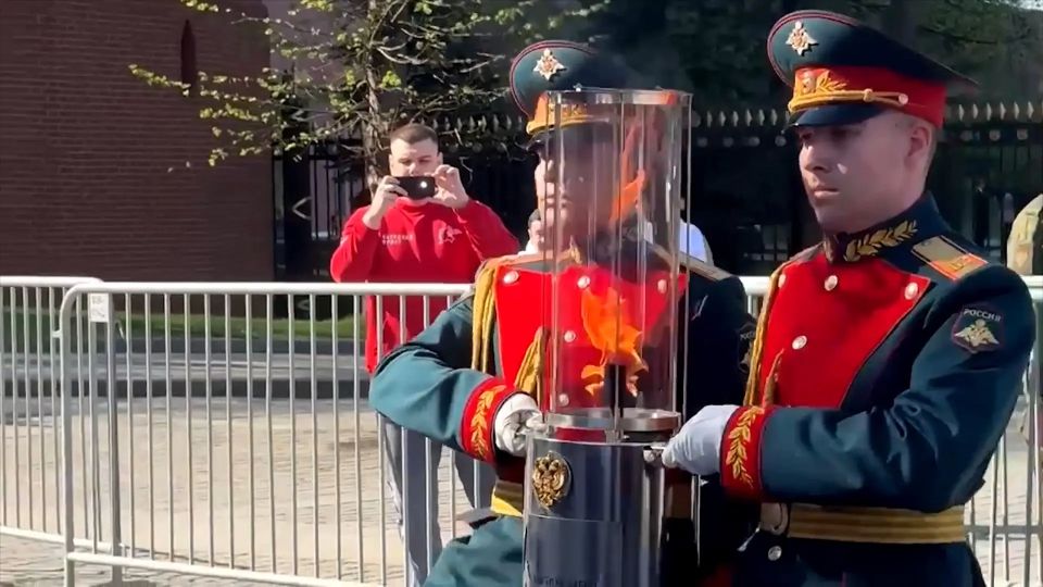 Частицу Вечного огня от стен Московского Кремля доставят в Псков