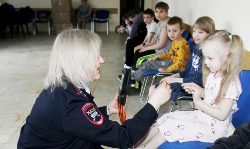 В Пскове дети спели с ветеранами «Катюшу» и говорили о мире и дружбе В Пскове дети спели с ветеранами «Катюшу» и говорили о мире и дружбе