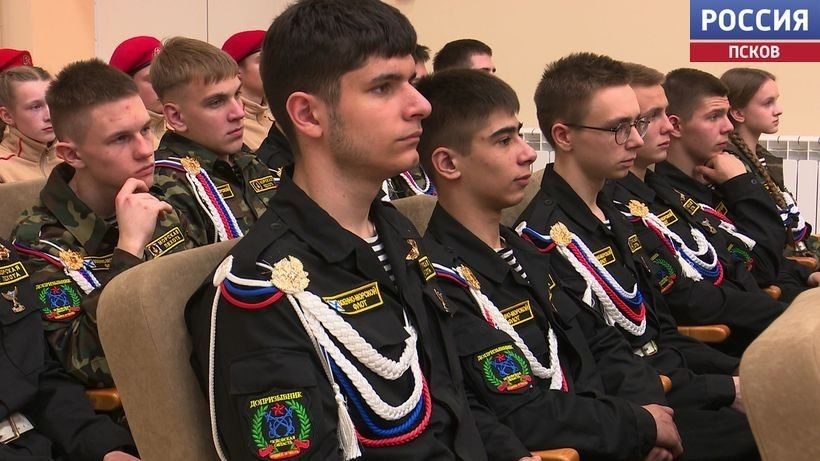 В Островском центре культурного развития почтили память героев-летчиков СВО