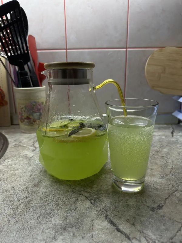 Лимонад с тархуном: непревзойденный вкус лета