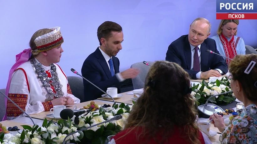 Ответственность и гордость - главные чувства, которые испытала на встрече с Президентом Владимиром Путиным заместитель председателя общественной организации "Этнокультурное общество сето" Елена Вариксоо