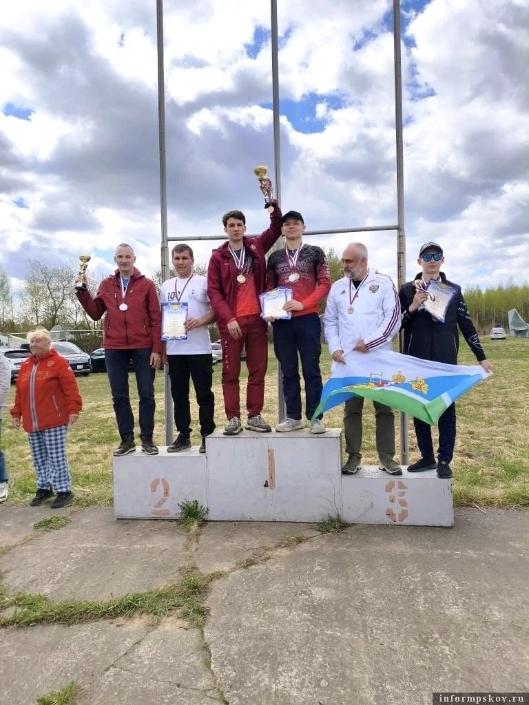 Команда Псковской области заняла второе место на первом этапе Кубка России по парашютному спорту, который прошёл в Рыбинске