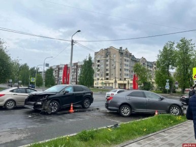 Ребенок пострадал в ДТП на улице Горького в Пскове