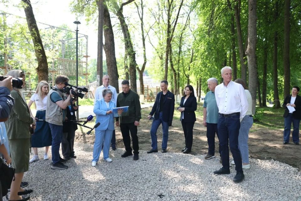 Губернатор Псковской области Михаил Ведерников в ходе рабочего визита в Пушкиногорский район посетил ряд объектов культуры, обновляемых при поддержке федеральных программ Губернатор Псковской области Михаил Ведерников в ходе рабочего визита в Пушкиногорский район посетил ряд объектов культуры, обновляемых при поддержке федеральных программ