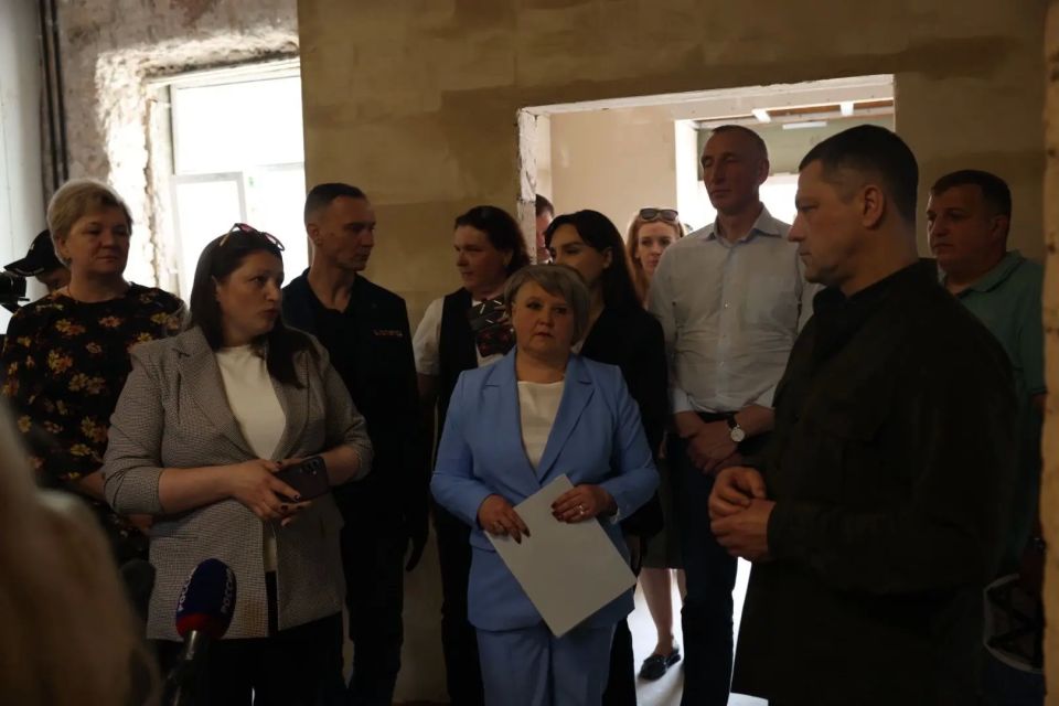 Губернатор Псковской области Михаил Ведерников в ходе рабочего визита в Пушкиногорский район посетил ряд объектов культуры, обновляемых при поддержке федеральных программ Губернатор Псковской области Михаил Ведерников в ходе рабочего визита в Пушкиногорский район посетил ряд объектов культуры, обновляемых при поддержке федеральных программ