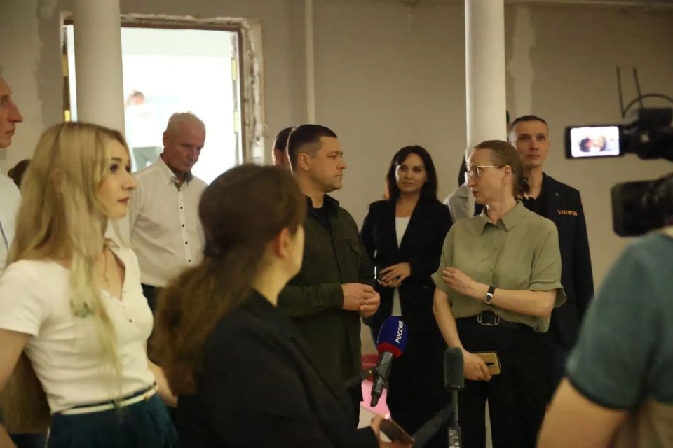 Губернатор Псковской области Михаил Ведерников в ходе рабочего визита в Пушкиногорский район посетил ряд объектов культуры, обновляемых при поддержке федеральных программ Губернатор Псковской области Михаил Ведерников в ходе рабочего визита в Пушкиногорский район посетил ряд объектов культуры, обновляемых при поддержке федеральных программ
