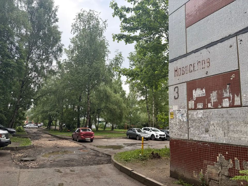 Жители домов на ул. Новоселов, д.3 сообщают нам, что счастливы: к ним пришел ремонт придомовой территории
