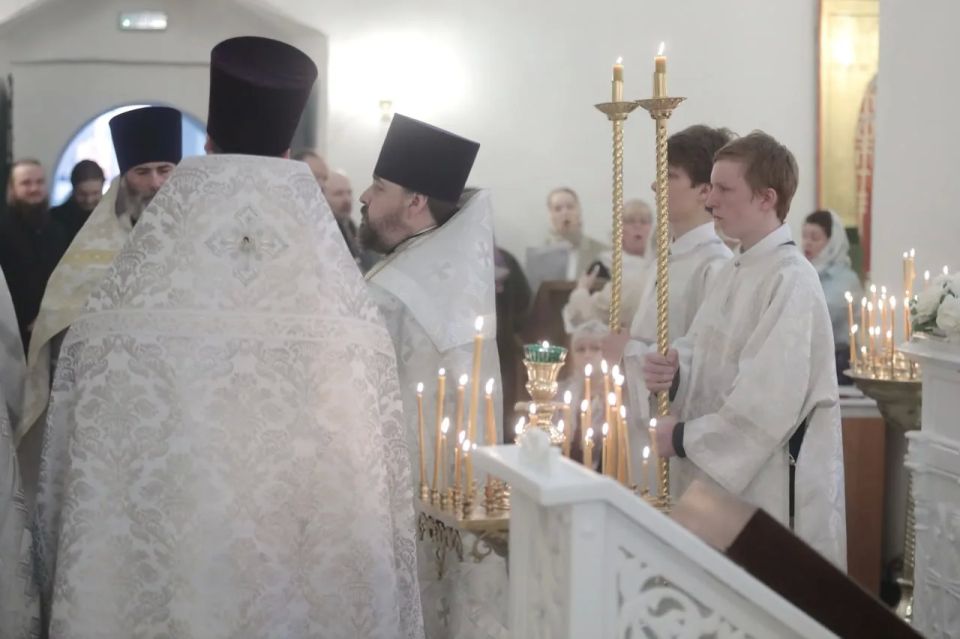 Возвращение к истокам: первое после реставрации богослужение прошло в псковском храме Николы со Усохи Возвращение к истокам: первое после реставрации богослужение прошло в псковском храме Николы со Усохи