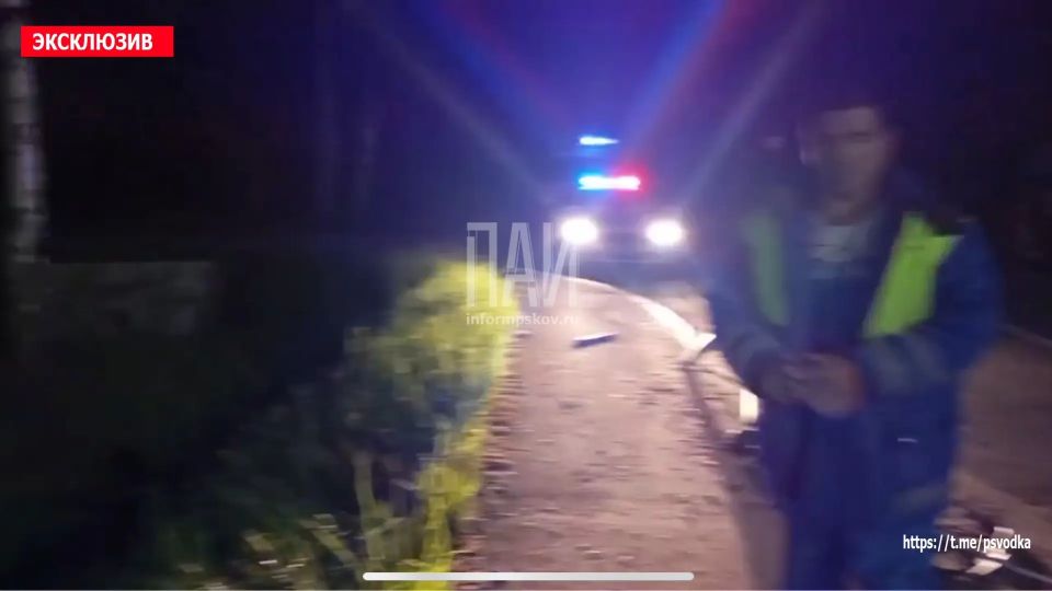 В Печорском районе, в деревне Городище, водитель автомобиля не справился с управлением, совершил столкновение с препятствием и съезд в кювет В Печорском районе, в деревне Городище, водитель автомобиля не справился с управлением, совершил столкновение с препятствием и съезд в кювет