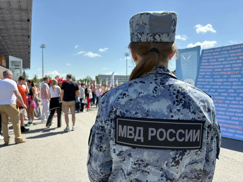 Полиция в Пскове обеспечила безопасность граждан во время Всероссийского полумарафона «Забег.РФ» Полиция в Пскове обеспечила безопасность граждан во время Всероссийского полумарафона «Забег.РФ»