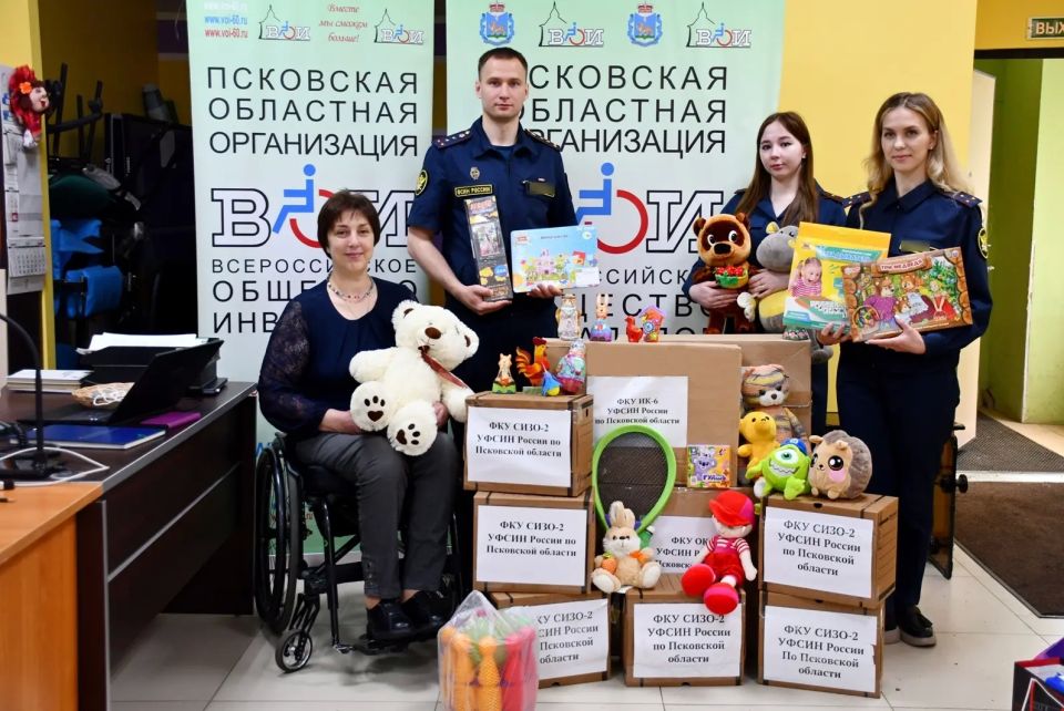 Сотрудники УФСИН России по Псковской области поздравили особенных детей с Международным днем защиты детей