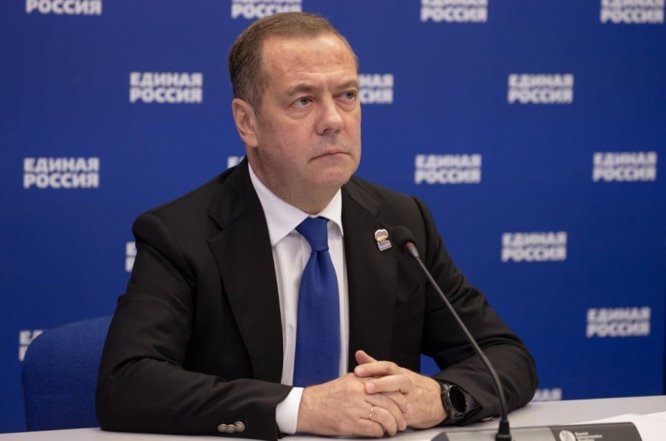 Председатель партии «Единая Россия» Дмитрий Медведев обратился к участникам предварительного голосования (праймериз), которое стартовало сегодня, 25 мая