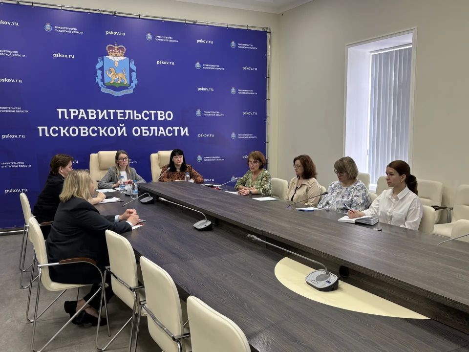 22 мая состоялось совещание для руководителей и специалистов территориальных отделов Министерства социальной защиты Псковской области,а также для руководителей организаций для детей-сирот и детей, оставшихся без попечения...