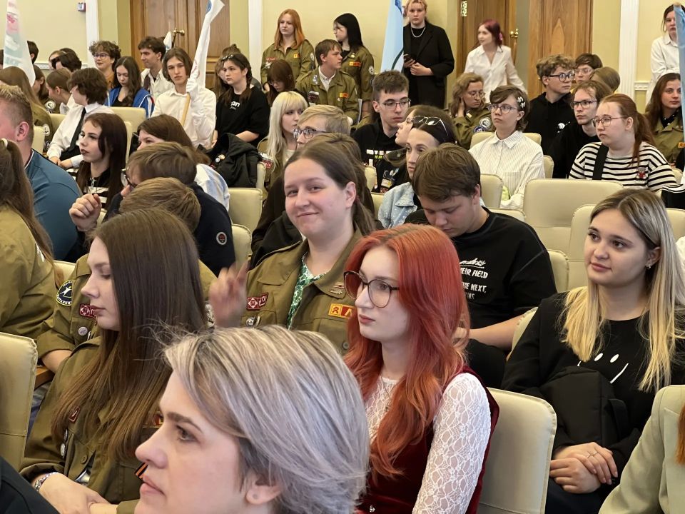 Труд – крут!. Сегодня состоялось открытие третьего трудового семестра студенческих отрядов и трудовых отрядов подростков нашего региона На торжественном мероприятии со вступительным словом выступил заместитель Главы... Труд – крут!. Сегодня состоялось открытие третьего трудового семестра студенческих отрядов и трудовых отрядов подростков нашего региона На торжественном мероприятии со вступительным словом выступил заместитель Главы...