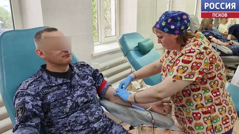 "От сердца к сердцу": росгвардейцы Псковской области сдали кровь для спасения жизней "От сердца к сердцу": росгвардейцы Псковской области сдали кровь для спасения жизней