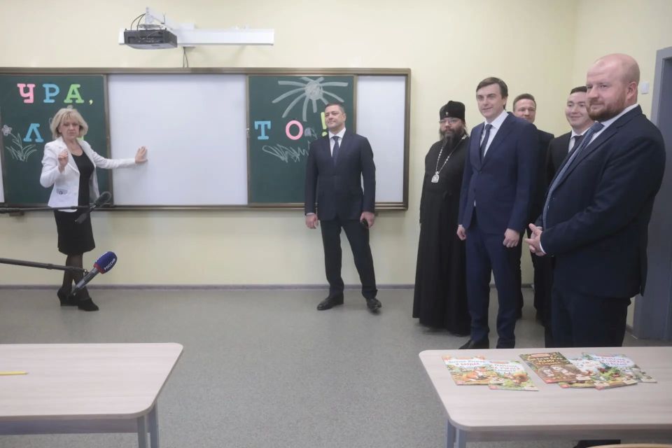 Министр просвещения РФ Сергей Кравцов посетил с рабочим визитом Псковскую область сегодня, 26 мая Министр просвещения РФ Сергей Кравцов посетил с рабочим визитом Псковскую область сегодня, 26 мая