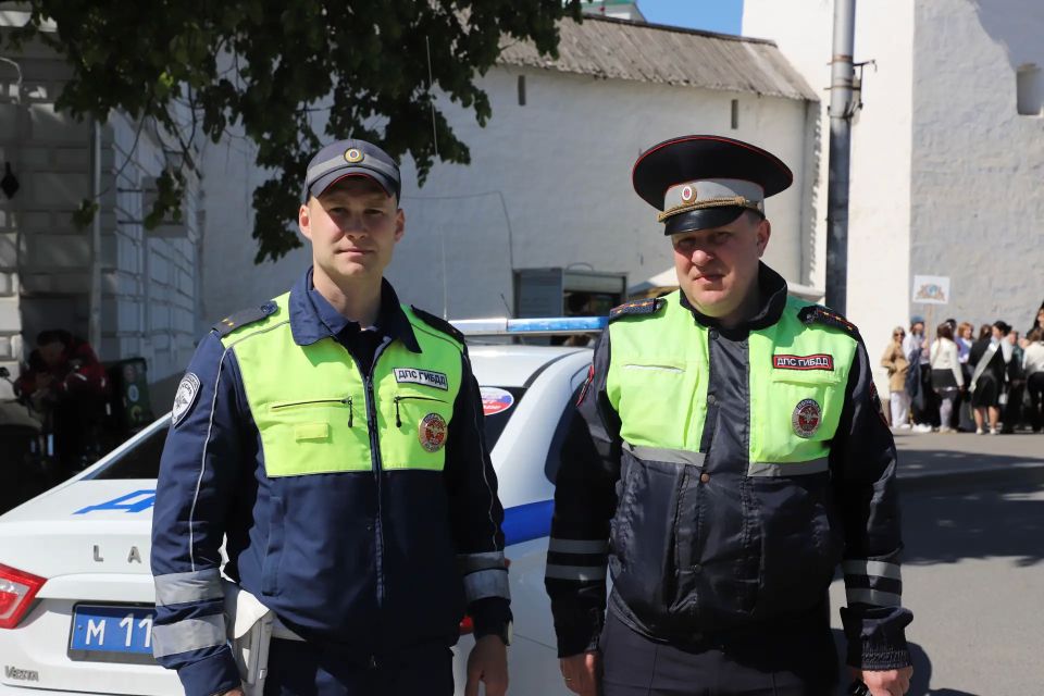 Полиция обеспечила безопасность граждан во время празднования последних звонков Полиция обеспечила безопасность граждан во время празднования последних звонков