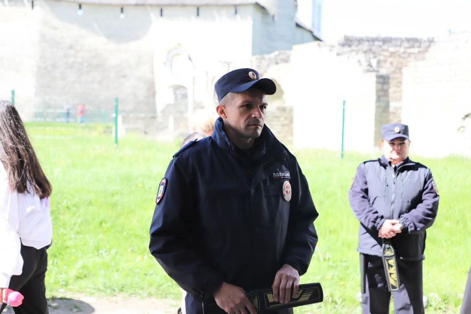Полиция обеспечила безопасность граждан во время празднования последних звонков Полиция обеспечила безопасность граждан во время празднования последних звонков