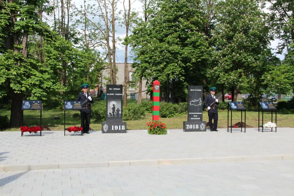 Аллею памяти в честь погибших пограничников открыли в Пыталово Аллею памяти в честь погибших пограничников открыли в Пыталово