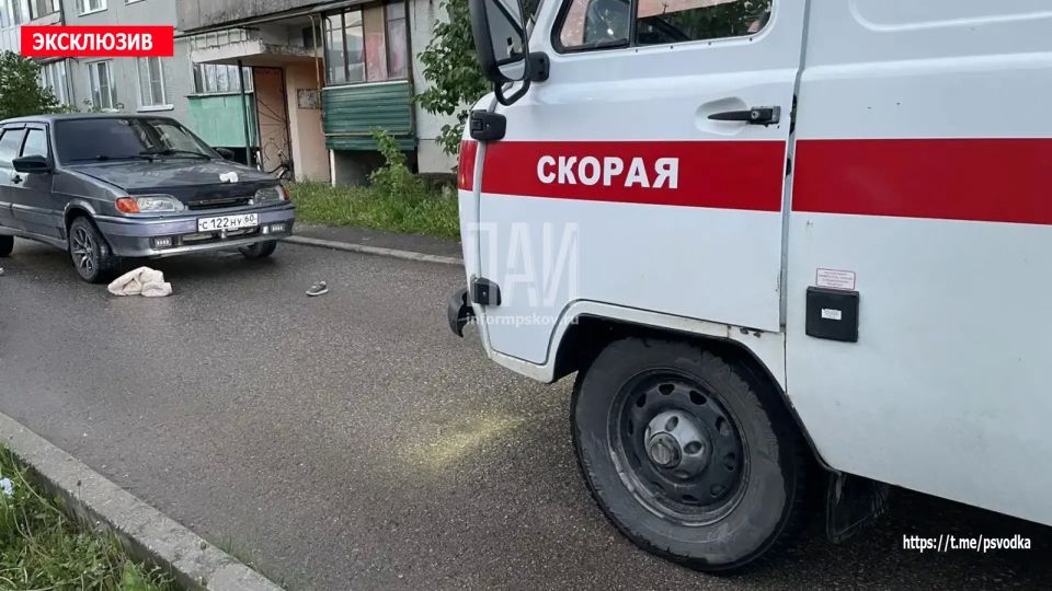 В Острове, на улице Меркурьева у дома 22, водитель автомобиля ВАЗ-2115 совершил наезд на девочку 4 лет В Острове, на улице Меркурьева у дома 22, водитель автомобиля ВАЗ-2115 совершил наезд на девочку 4 лет