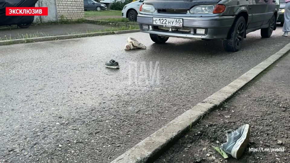 В Острове, на улице Меркурьева у дома 22, водитель автомобиля ВАЗ-2115 совершил наезд на девочку 4 лет