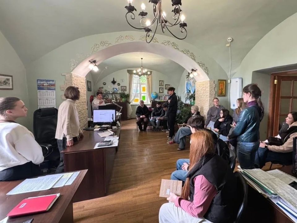 Сегодня учащиеся школы города Остров стали участниками второй профориентационной экскурсии, инициированной Министерством туризма Псковской области Сегодня учащиеся школы города Остров стали участниками второй профориентационной экскурсии, инициированной Министерством туризма Псковской области