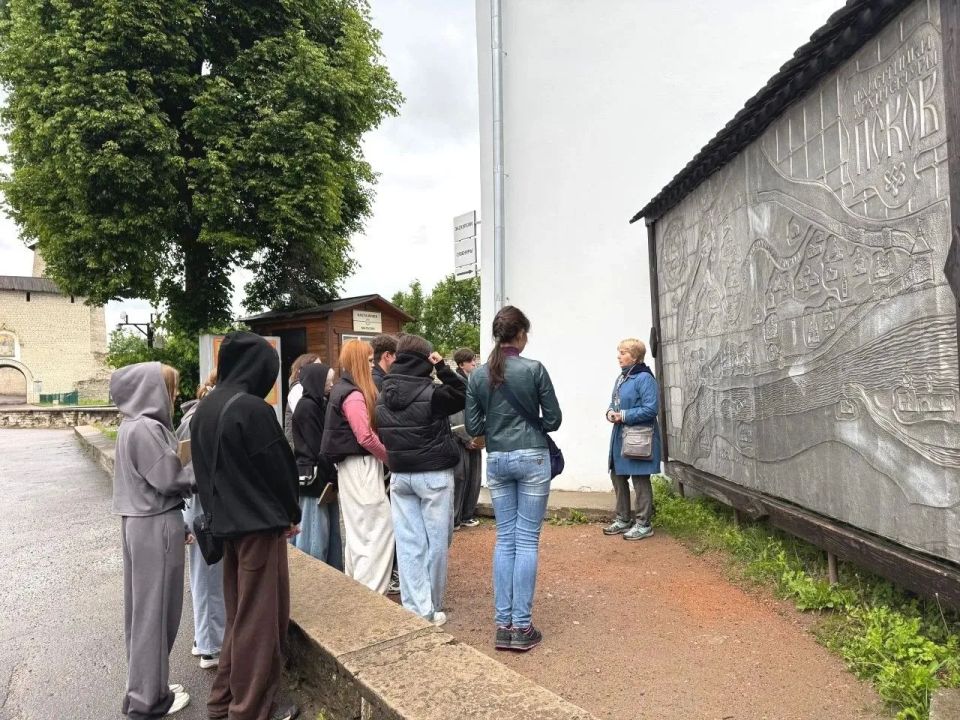 Сегодня учащиеся школы города Остров стали участниками второй профориентационной экскурсии, инициированной Министерством туризма Псковской области Сегодня учащиеся школы города Остров стали участниками второй профориентационной экскурсии, инициированной Министерством туризма Псковской области