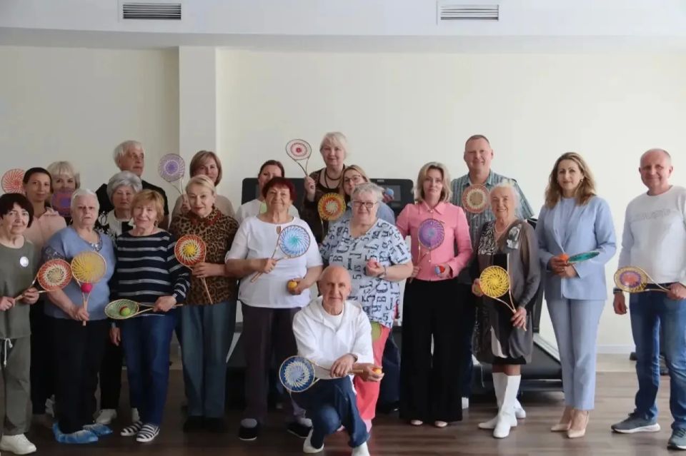 Сенатор от Псковской области Наталья Мельникова посетила Социальный городок, где приняла участие в мастер-классе Анатолия Викторовича Лаптева по плейстику