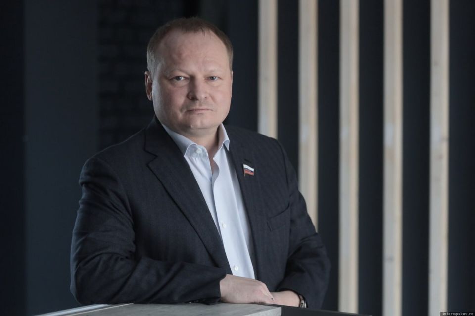 Псковская область демонстрирует экономический рост и слаженную командную работу – депутат Псковской городской Думы Антон Мороз