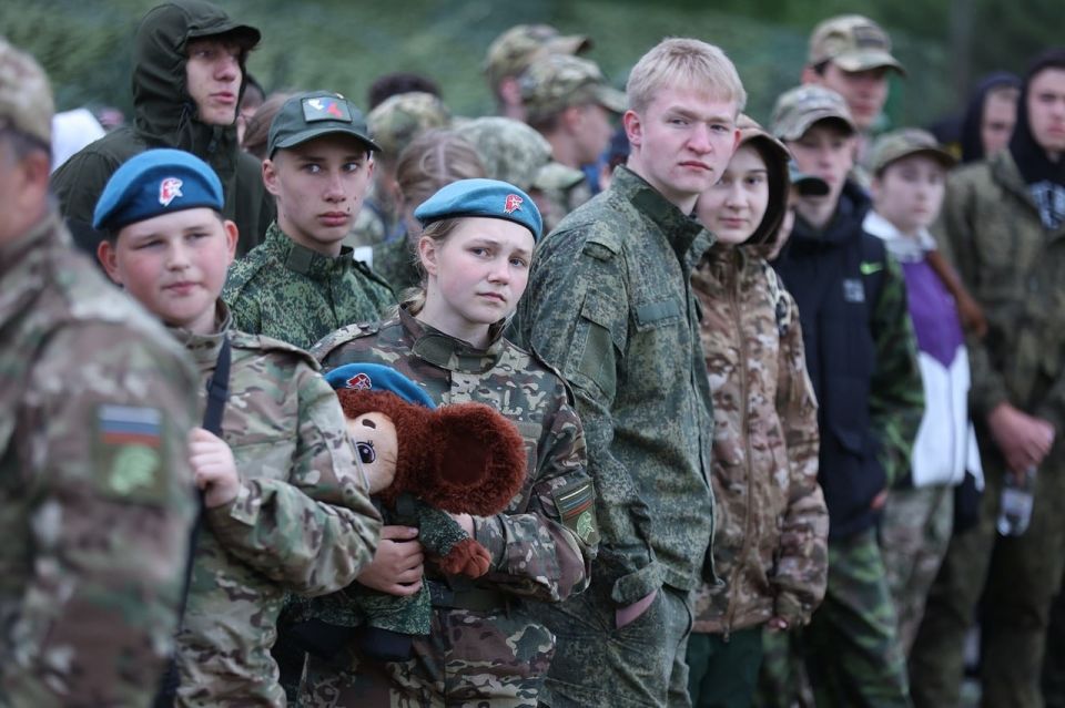 Масштабный спортивный праздник объединил Псковскую область Масштабный спортивный праздник объединил Псковскую область