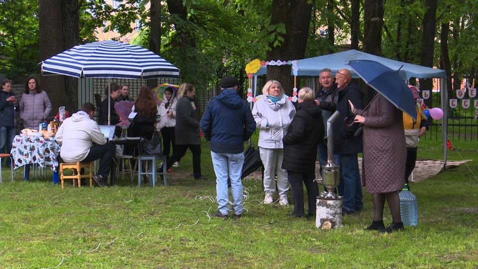 "Дом — это прежде всего люди": псковичи отметили Международный день соседей с самоваром и пирогами
