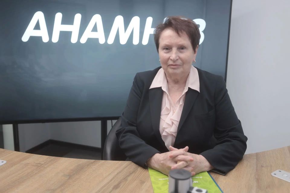 Курящую женщину легко отличить от здоровой, отметила врач – психиатр-нарколог Татьяна Антонова в программе «Анамнез» на радиостанции «Серебряный дождь» (88.3 FM) в Пскове