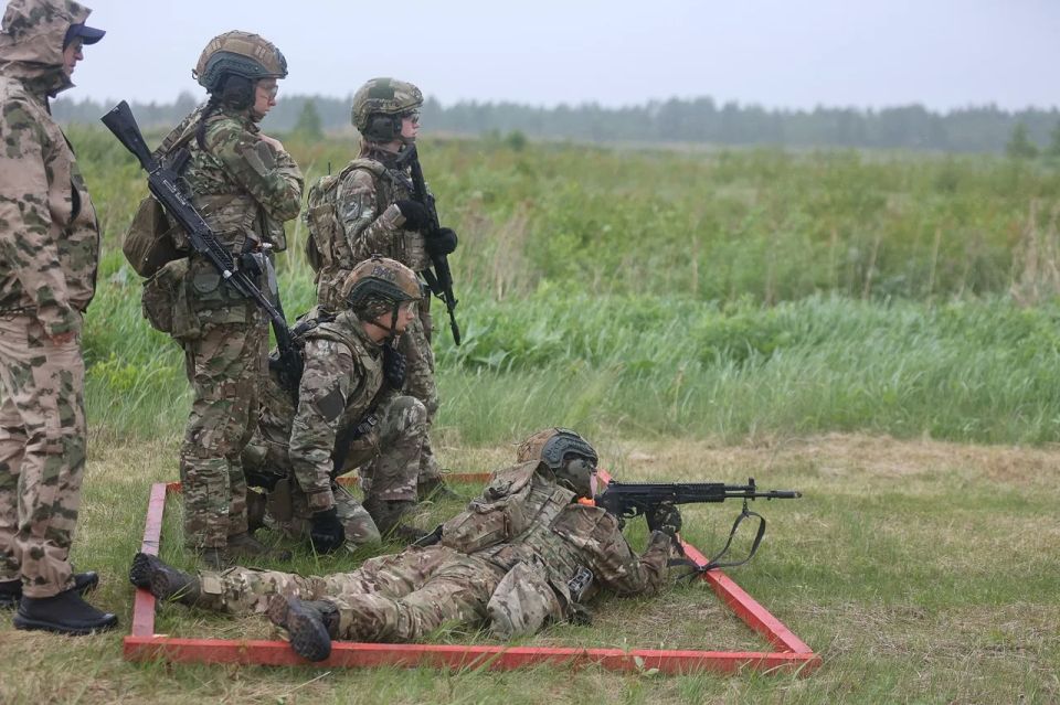 Международные спортивные соревнования "Время героев" активно идут на полигоне "Завеличье" под Псковом