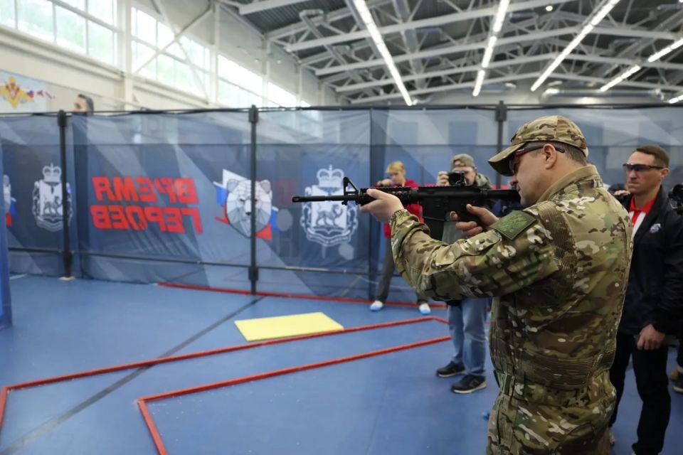 Михаил Ведерников пообщался с ветеранами СВО на международных состязаниях «Время героев» Михаил Ведерников пообщался с ветеранами СВО на международных состязаниях «Время героев»