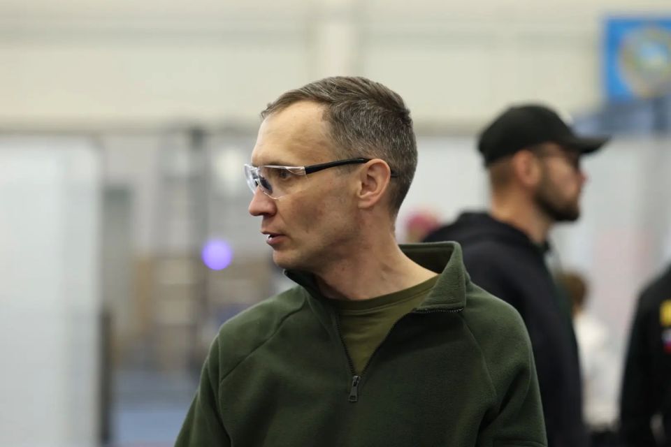 Михаил Ведерников пообщался с ветеранами СВО на международных состязаниях «Время героев» Михаил Ведерников пообщался с ветеранами СВО на международных состязаниях «Время героев»