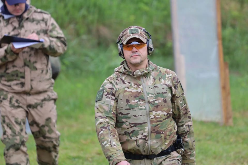 Губернатор Михаил Ведерников, председатель областного Собрания Александр Котов, глава Пскова Борис Елкин на международных соревнованиях «Время героев» Губернатор Михаил Ведерников, председатель областного Собрания Александр Котов, глава Пскова Борис Елкин на международных соревнованиях «Время героев»
