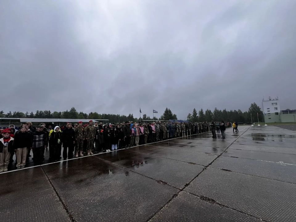 Губернатор Псковской области Михаил Ведерников дал старт соревнований «Время героев» Губернатор Псковской области Михаил Ведерников дал старт соревнований «Время героев»