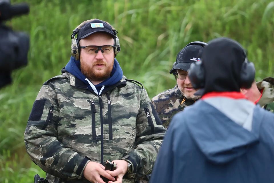 Губернатор Михаил Ведерников, председатель областного Собрания Александр Котов, глава Пскова Борис Елкин на международных соревнованиях «Время героев» Губернатор Михаил Ведерников, председатель областного Собрания Александр Котов, глава Пскова Борис Елкин на международных соревнованиях «Время героев»