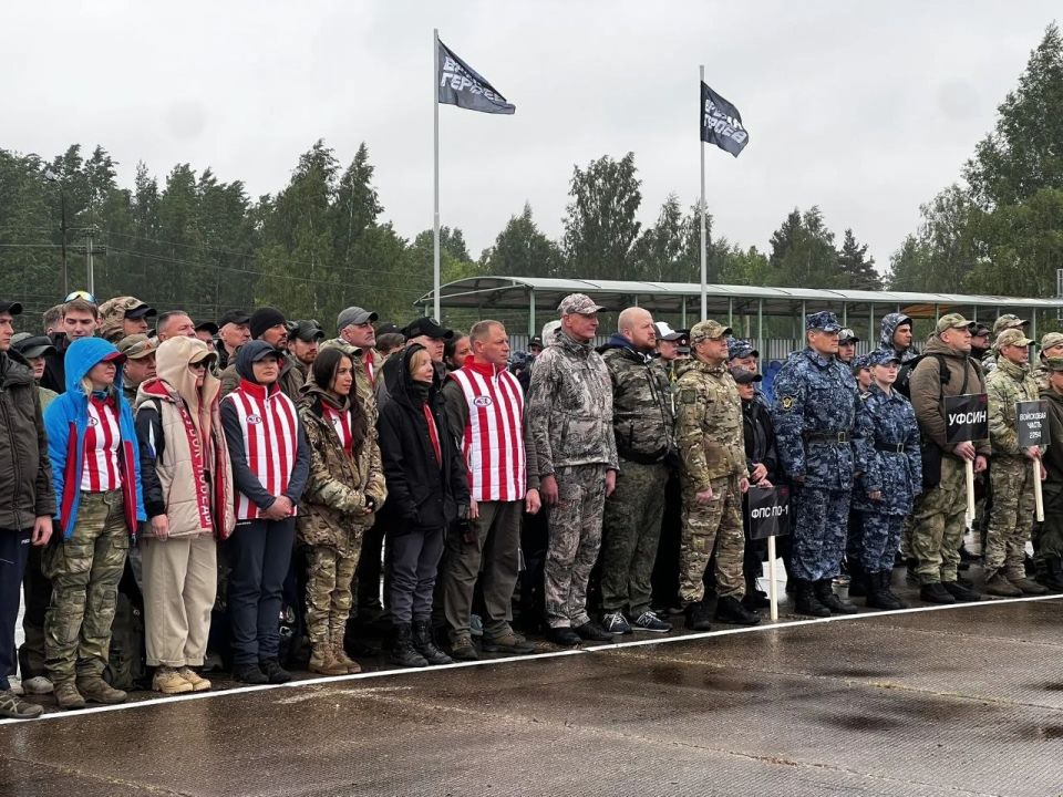 Губернатор Псковской области Михаил Ведерников дал старт соревнований «Время героев» Губернатор Псковской области Михаил Ведерников дал старт соревнований «Время героев»
