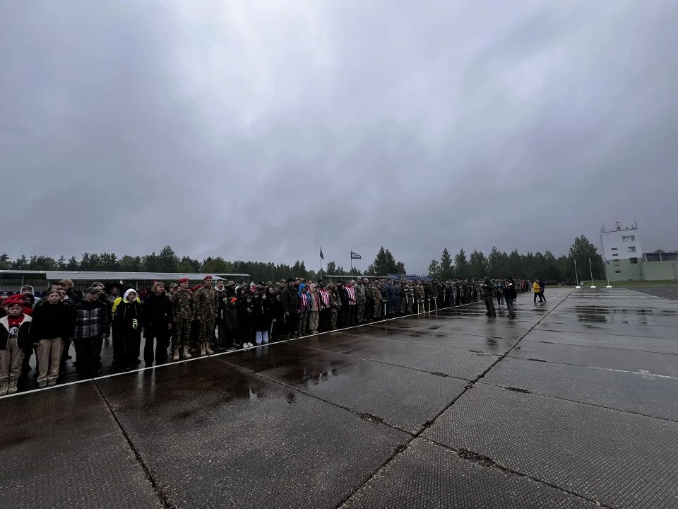Губернатор Михаил Ведерников дал старт соревнований «Время героев» Губернатор Михаил Ведерников дал старт соревнований «Время героев»
