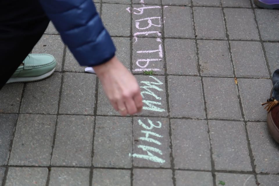 Акция «Цветы жизни» проходит во всех муниципалитетах Псковской области в честь Дня защиты детей Акция «Цветы жизни» проходит во всех муниципалитетах Псковской области в честь Дня защиты детей