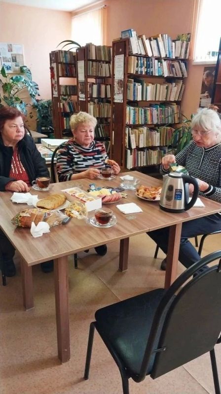 В деревне Дуброво отметили День соседей: гости побывали в кукольном царстверукодельницы Александры и попили чай В деревне Дуброво отметили День соседей: гости побывали в кукольном царстверукодельницы Александры и попили чай