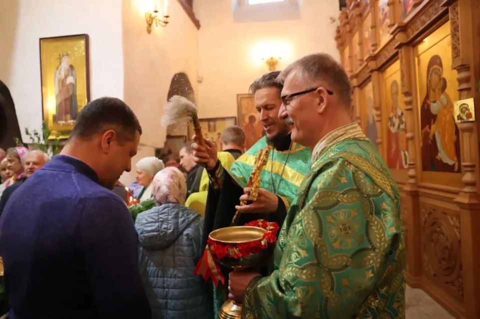 Губернатор Псковской области Михаил Ведерников поздравил православных христиан с праздником Святой Троицы Губернатор Псковской области Михаил Ведерников поздравил православных христиан с праздником Святой Троицы