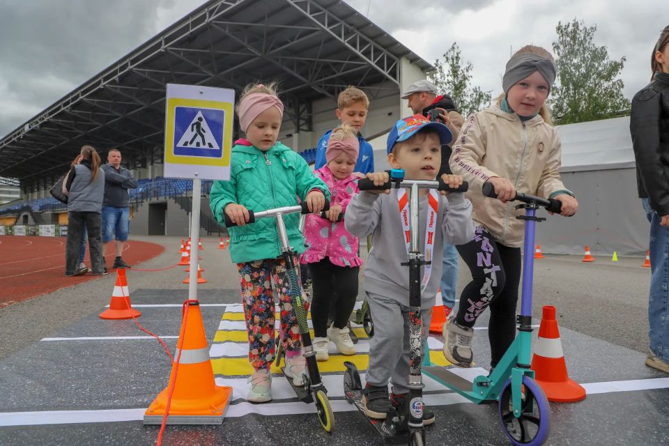 Псковские полицейские и общественники приняли участие в фестивале «Безопасный город» Псковские полицейские и общественники приняли участие в фестивале «Безопасный город»