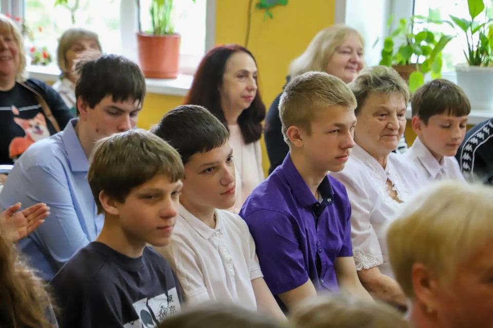 Полицейские поздравили юных псковичей Полицейские поздравили юных псковичей