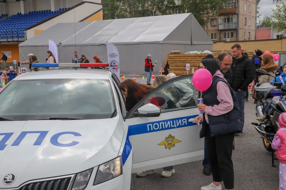 Псковские полицейские и общественники приняли участие в фестивале «Безопасный город» Псковские полицейские и общественники приняли участие в фестивале «Безопасный город»